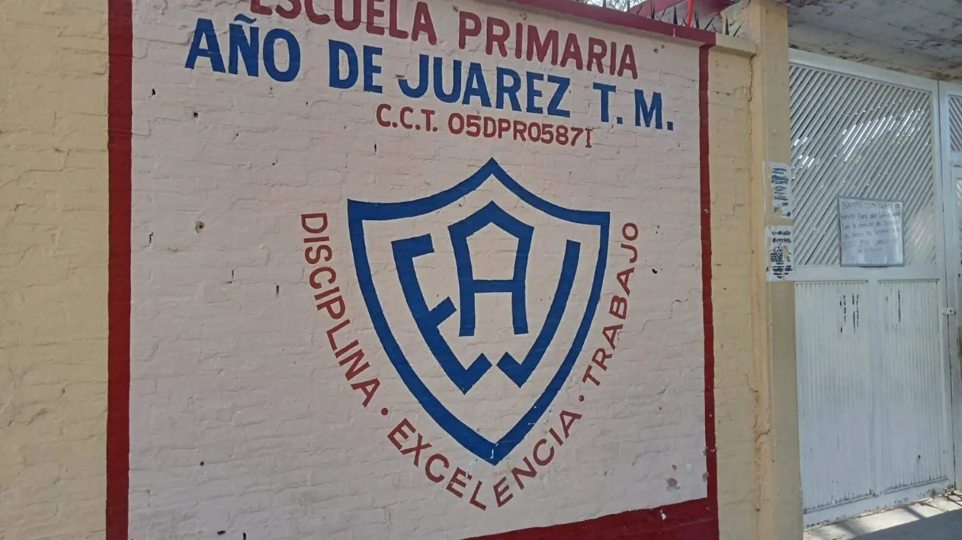 El balazo fue al interior de la Escuela Primera Año de Juárez